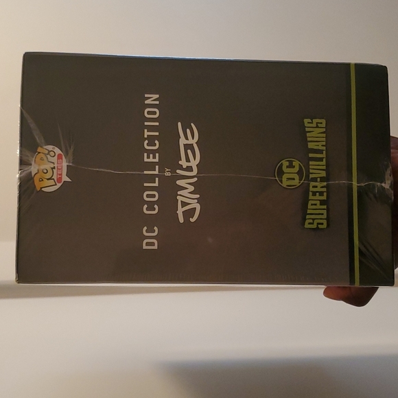 Catwoman (Jim Lee Deluxe) (Black & White) Funko and Catwoman Tee XL - Picture 3 of 5